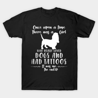 I'M A Girl Who Really Loved Basset Hound & Had Tatttoos T-Shirt